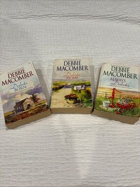 Debbie Macomber Dakota Trilogy Paperback Book Set - Cream/Tan Covers